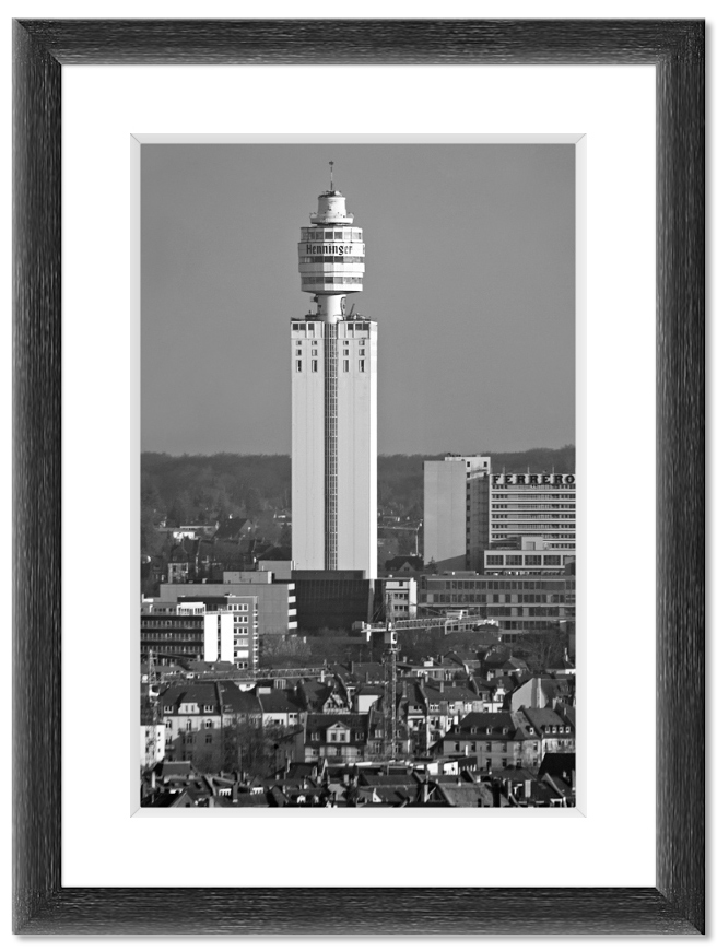 Henninger Turm (2012) BW Rahmen